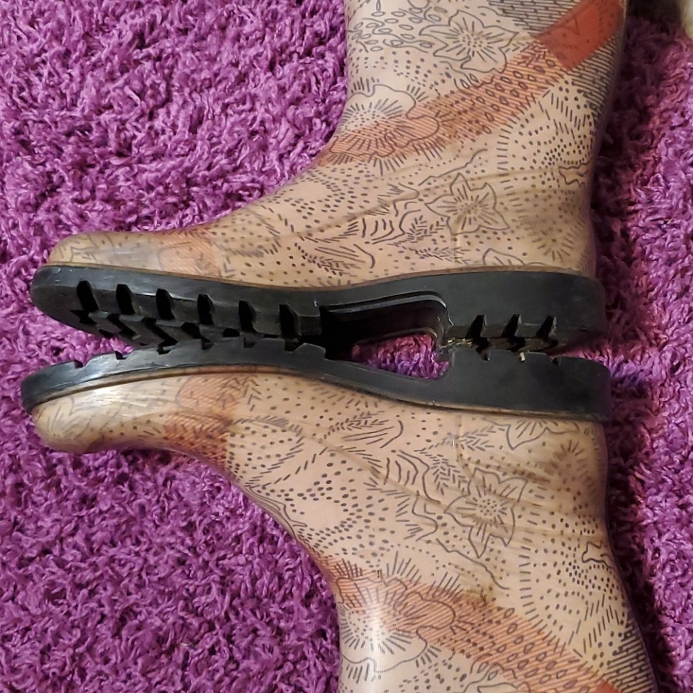 Burberry Rain Boots 👢 - Picture 9 of 16